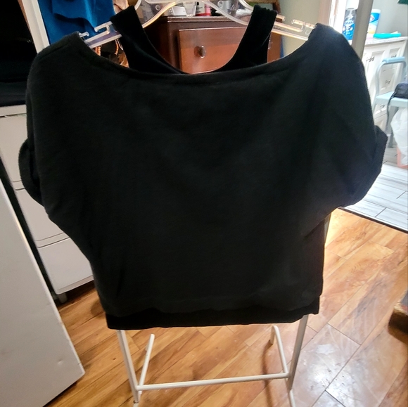 Fabletics Ladies Size Medium Black Grey Workout Top Cap Sleeves Round Neckline - Picture 10 of 16